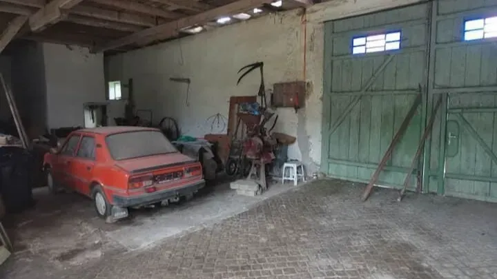 Velká zemědělská usedlost , 13 ha polí a 1,5 ha lesa