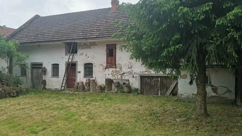 Velká zemědělská usedlost , 13 ha polí a 1,5 ha lesa
